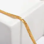 Sleek Snake Chain – Timeless Luxury Necklace 🐍✨ - Image 3